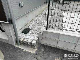 雑草対策で砂利敷きにした犬走り[施工後]