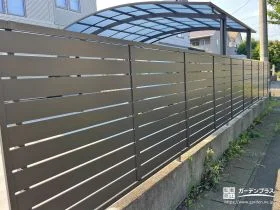 道路側に設けた目隠しフェンスで安心感をプラス[施工後]