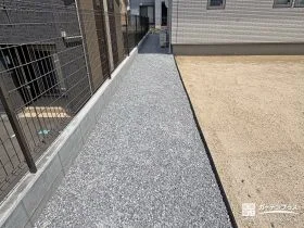 防草対策も兼ねた犬走り[施工後]
