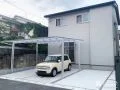 駐車スペースに設置したシンプルデザインのワイドカーポート工事