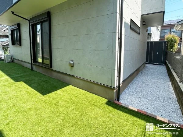人工芝と砂利で快適に整え物置も設置した実用的なお庭工事