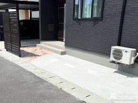 お車の出し入れが便利な土間コンクリートの駐車スペース[施工後]