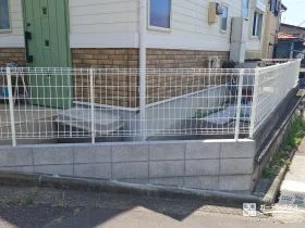 高低差のある敷地でも安心の境界フェンス[施工後]