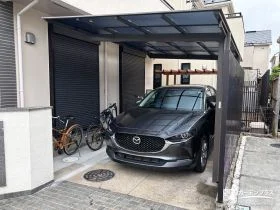 お車を守るカーポートとお庭を彩る木製パーゴラの設置工事