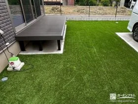 人工木のウッドデッキと人工芝のお庭[施工後]
