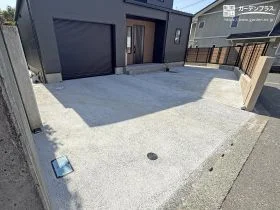 敷地全体を土間コンクリートで舗装！雑草対策万全の新築外構