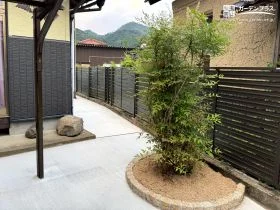静かな暮らしを包む目隠しフェンスのある庭[施工後]