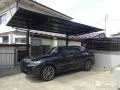 フラット屋根がスタイリッシュなカーポート