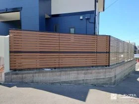 生垣を撤去してローメンテナンスなフェンスを取り付けた工事