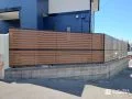 生垣を撤去してローメンテナンスなフェンスを取り付けた工事
