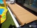 お子さまの遊び場として活躍するウッドデッキ付きのお庭