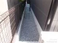砂利ですっきりと整えた犬走り