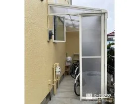 前面パネルつきでしっかり雨風を防ぐストックヤード[施工後]