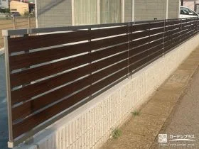 横スリット入りで圧迫感を与えない目隠しフェンス[施工後]