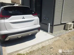 天然石のような温かみを演出するインターロッキングの玄関工事