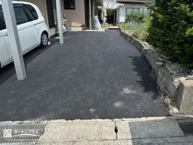 アスファルト舗装で使いやすい駐車スペースに[施工後]