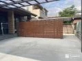 板材で調整できるナチュラルな目隠しフェンス