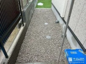 防草シートで雑草対策をした犬走り[施工後]