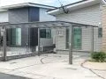 スタイリッシュなカーポートと木調フェンスで快適な外構工事