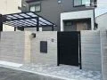 重厚感と上品さを兼ね備えたエントランスデザイン