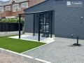 体感温度を下げてくれるテラス屋根付きの庭