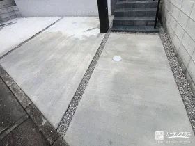 砂利スリット入りで排水性の高い駐車スペース[施工後]