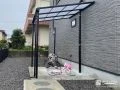 犬走りを活かしたサイクルポート付きの駐輪スペース