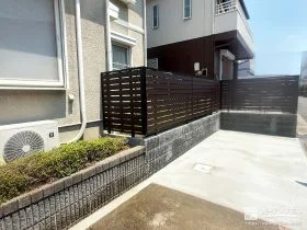 植栽とブロック塀を取り壊し駐車スペースへ生まれ変わらせた工事