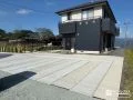 シンプルデザインで暮らしやすさを叶えた駐車スペースと物置工事