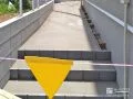 裏側玄関へつながる土間コンクリートのアプローチ