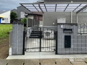 建物裏の玄関を使いやすく、アイアンで魅せる洋風新築外構