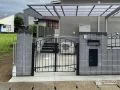建物裏の玄関を使いやすく、アイアンで魅せる洋風新築外構
