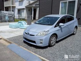 砂利敷きで雑草を防いだ駐車スペース[施工後]
