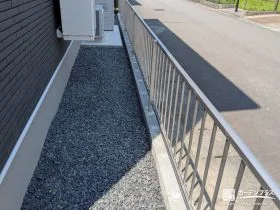 黒砂利がお住まいにマッチ[施工後]