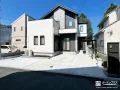 ピンコロ石で縁取った植栽スペースが映える駐車スペース工事