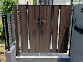 木目調が映えるシックな親子門扉[施工後]