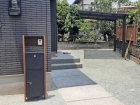変形地を活かしたゆとりある駐車スペース[施工後]