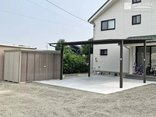 ゆとりある駐車空間と収納を備えた外構 ゆとりある駐車空間と収納を備えた外構