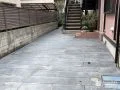 重厚感ある石張りで仕上げ上質さを演出した駐車スペース工事