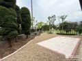 植栽スペースと平板敷きのテラスが自然と調和するお庭工事