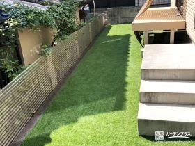 デッキと人工芝を施工したナチュラルなお庭[施工後]