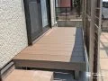 汚れが目立ちにくいダークウッドのデッキ
