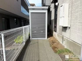 頑丈なバイク保管庫と透水性コンクリートで快適な犬走り工事