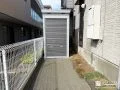 頑丈なバイク保管庫と透水性コンクリートで快適な犬走り工事