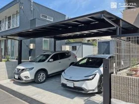 モノトーンで引き締めるスタイリッシュなカーポート[施工後]