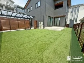 人工芝と木調フェンスで心地よいプライベートガーデン[施工後]