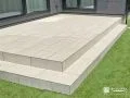 暮らしの幅を広げてくれる多目的なタイルデッキ