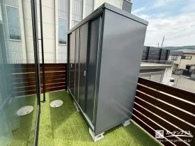 省スペースに収まり目隠し効果も兼ね備える物置[施工後]