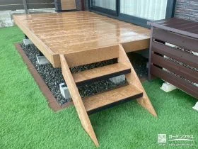 デッキ付きで昇り降りが快適なウッドデッキ[施工後]
