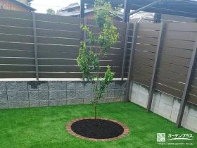 ピンコロ石が可愛らしい印象の植栽スペース[施工後]